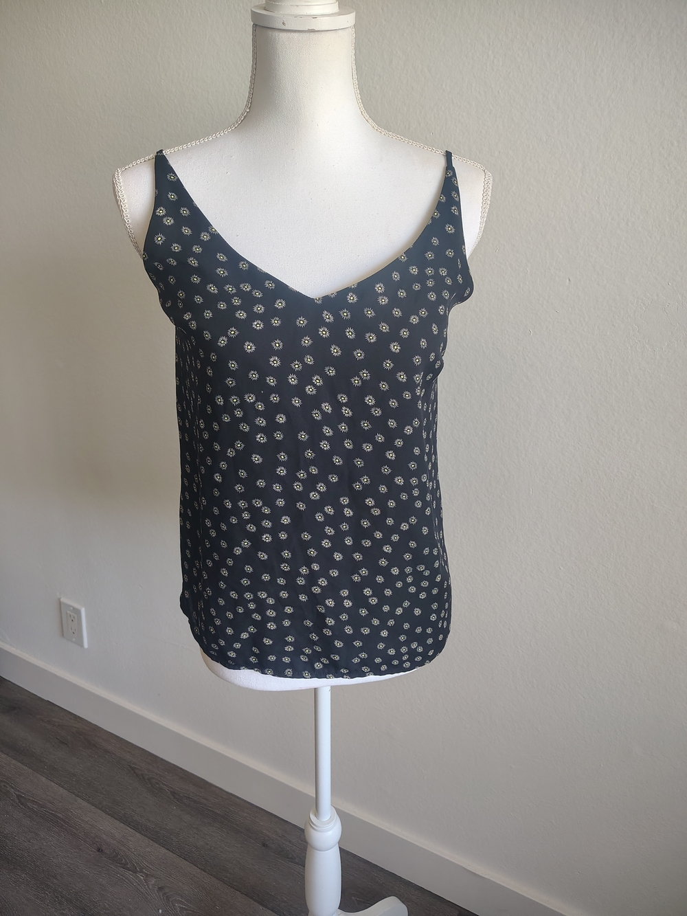 Banana Republic Navy Floral V-Neck Cami Top with Yellow Daisies Small